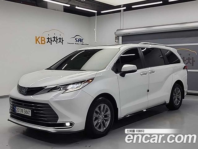 Toyota Sienna 4-го поколения 2.5 Hybrid AWD - фото 0