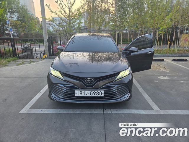 Toyota Camry XV70 2.5 - фото 0