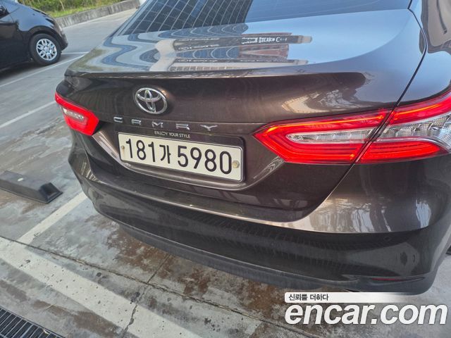 Toyota Camry XV70 2.5 - фото 1