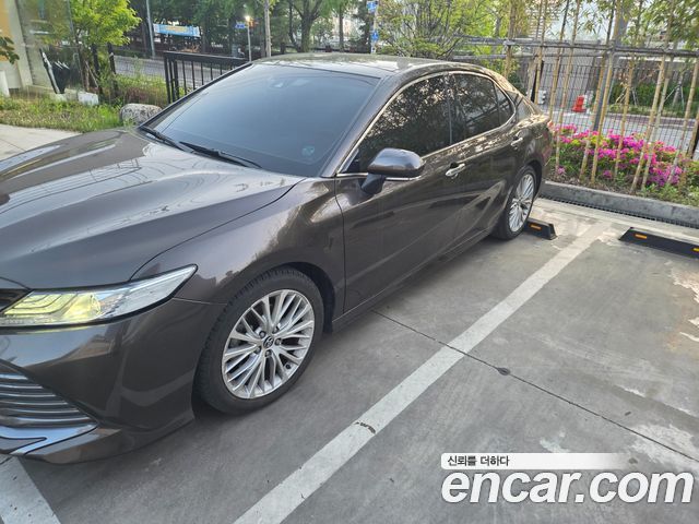 Toyota Camry XV70 2.5 - фото 3