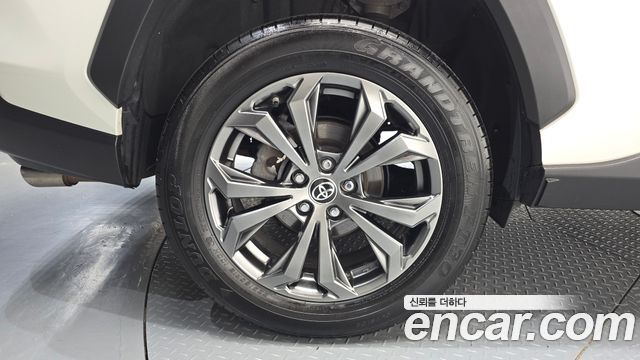 Toyota RAV4 5-го поколения 2.5 2WD Hybrid - фото 4