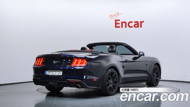 Ford Mustang Convertible - фото 1