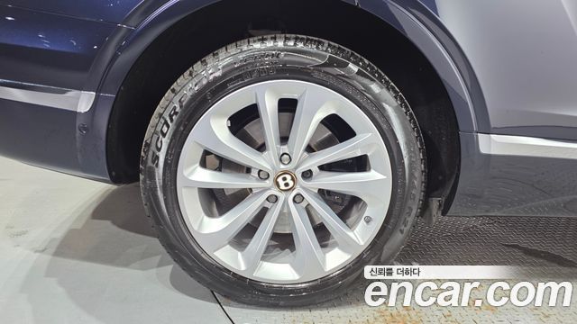 Bentley Bentayga 4.0 V8 - фото 4