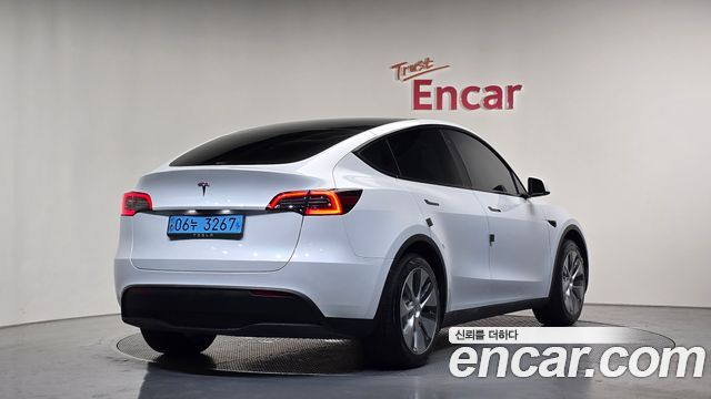 Tesla Model Y RWD - фото 1