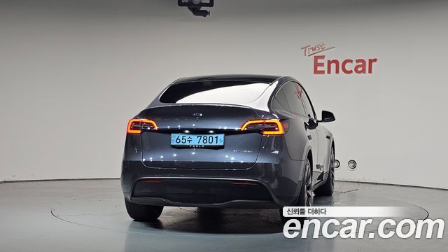 Tesla Model Y Long Range AWD - фото 3