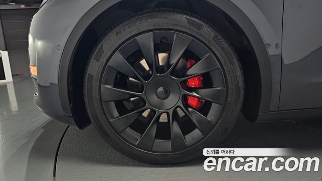 Tesla Model Y Long Range AWD - фото 4
