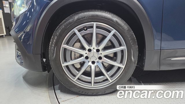 Mercedes-Benz GLB-Class X247 AMG GLB35 4MATIC - фото 4