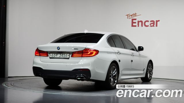 BMW 5-Series G30 530i M Sport Package - фото 1