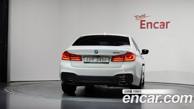 BMW 5-Series G30 530i M Sport Package - фото 3