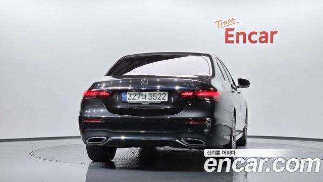 Mercedes-Benz E-Class W213 E220d 4MATIC AMG Line - фото 2