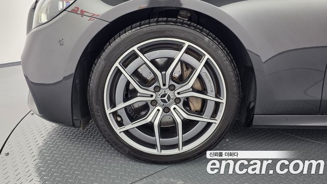 Mercedes-Benz E-Class W213 E220d 4MATIC AMG Line - фото 3