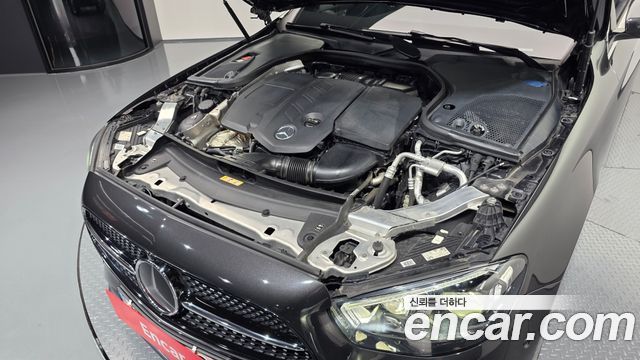 Mercedes-Benz E-Class W213 E220d 4MATIC AMG Line - фото 4