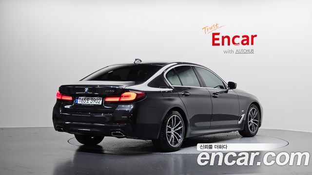 BMW 5-Series G30 520i M Sport - фото 1
