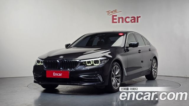BMW 5-Series G30 520i Luxury - фото 0