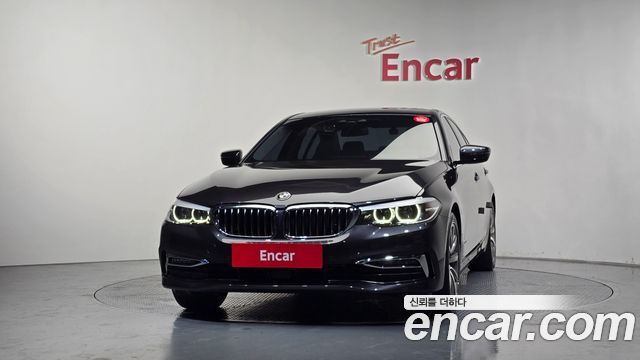 BMW 5-Series G30 520i Luxury - фото 2