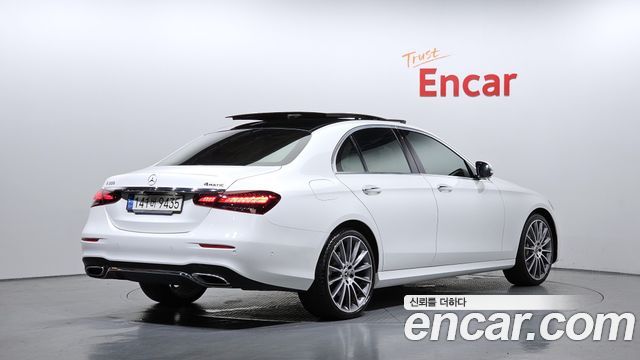 Mercedes-Benz E-Class W213 E350 4MATIC AMG Line - фото 1