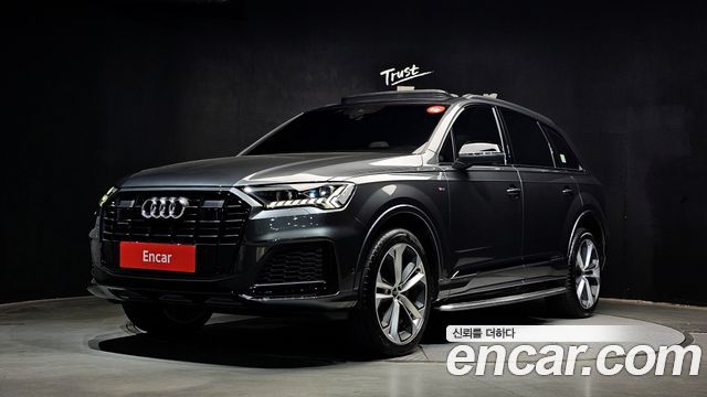Audi Q7 55 TFSI Quattro Premium - фото 0