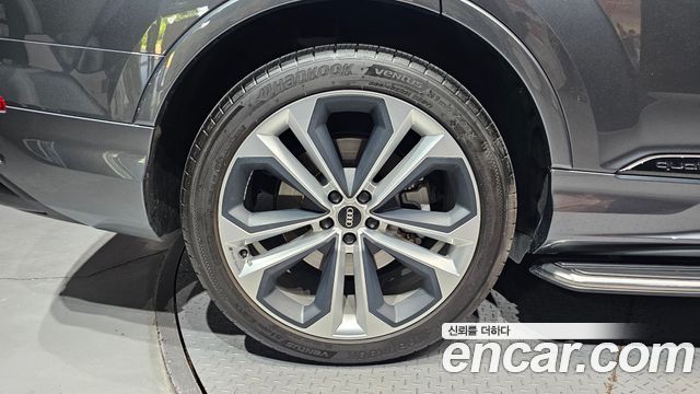 Audi Q7 55 TFSI Quattro Premium - фото 4