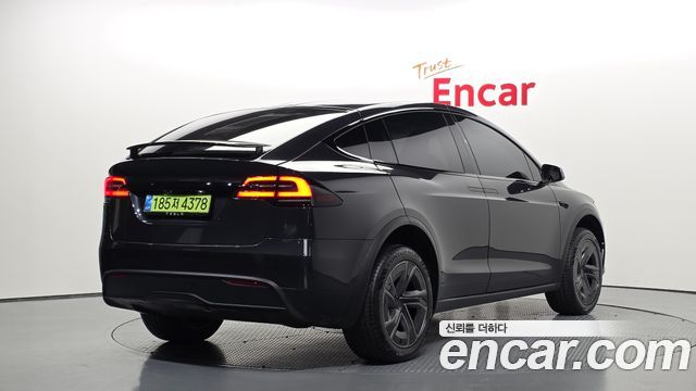 Tesla Model X AWD - фото 1