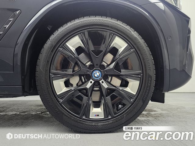 BMW iX3 M Sports - фото 4