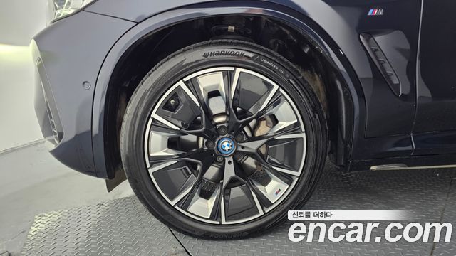 BMW iX3 M Sports - фото 4