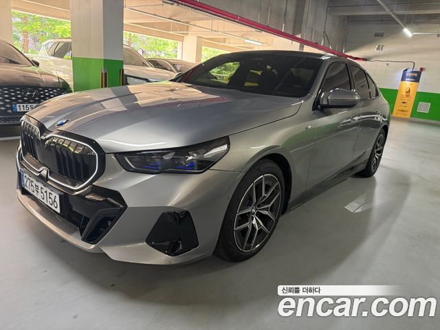BMW 5-Series G60 520i M Sport - фото 1