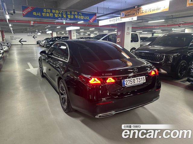 Mercedes-Benz E-Class W214 E200 Avantgarde - фото 2