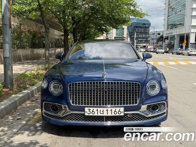 Bentley Flying Spur 3-го поколения 4.0 Azure - фото 2