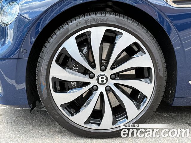 Bentley Flying Spur 3-го поколения 4.0 Azure - фото 4