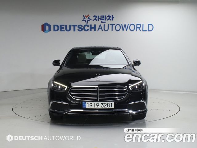 Mercedes-Benz E-Class W213 E300e 4MATIC Exclusive - фото 0