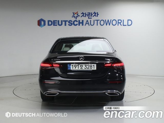 Mercedes-Benz E-Class W213 E300e 4MATIC Exclusive - фото 2