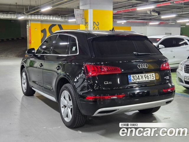 Audi Q5 FY 40 TDI Quattro Premium - фото 1