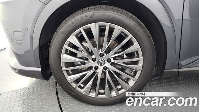 Lexus RX 5-го поколения Luxury - фото 4