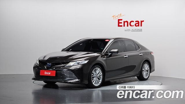 Toyota Camry XV70 2.5 XLE Hybrid - фото 0