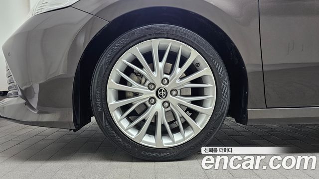 Toyota Camry XV70 2.5 XLE Hybrid - фото 4