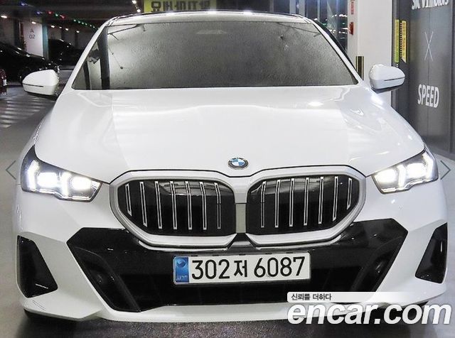 BMW 5-Series G60 530i xDrive M Sport - фото 0