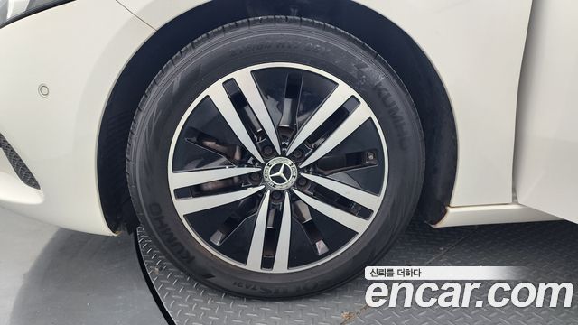 Mercedes-Benz A-Class W177 A220 Sedan - фото 4