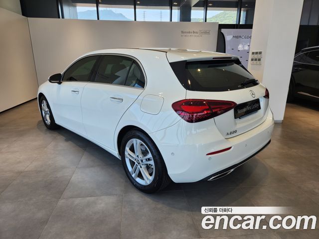 Mercedes-Benz A-Class W177 A220 Hatchback - фото 2