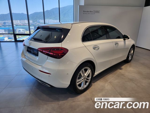 Mercedes-Benz A-Class W177 A220 Hatchback - фото 3