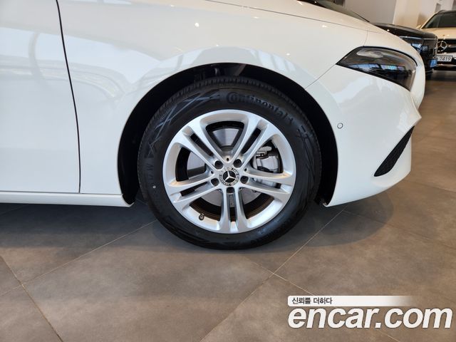 Mercedes-Benz A-Class W177 A220 Hatchback - фото 4