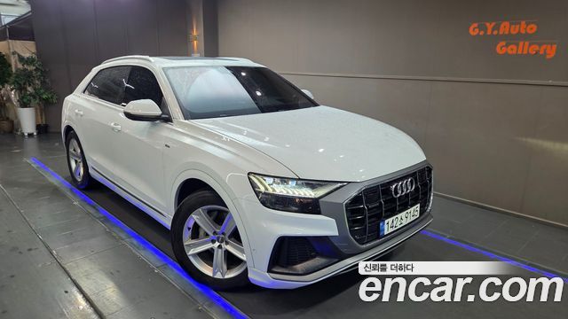 Audi Q8 45 TDI Quattro Premium - фото 0