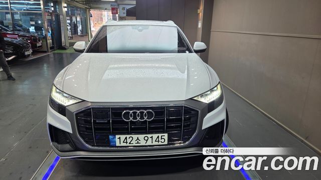 Audi Q8 45 TDI Quattro Premium - фото 1