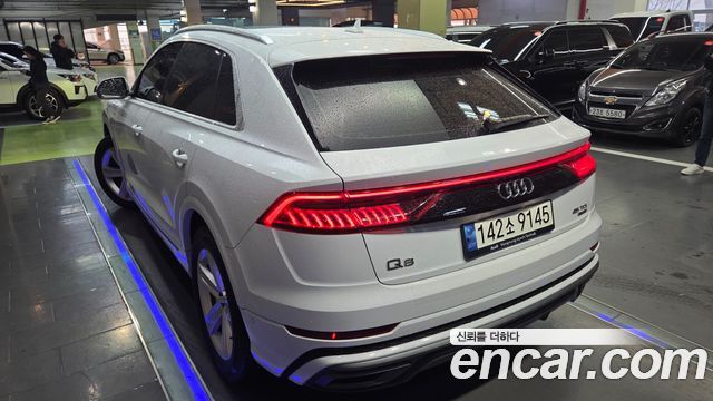 Audi Q8 45 TDI Quattro Premium - фото 3
