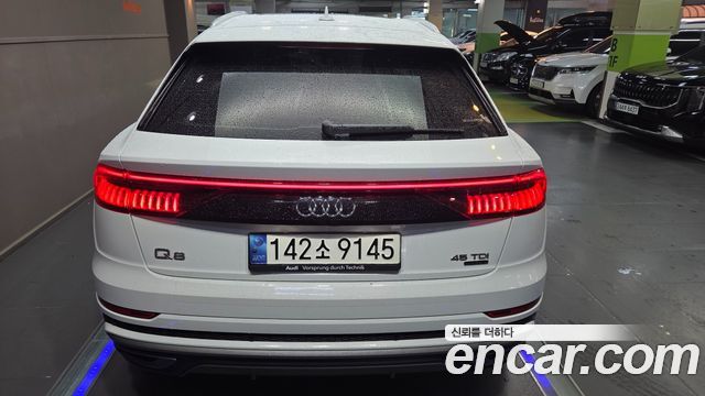 Audi Q8 45 TDI Quattro Premium - фото 4