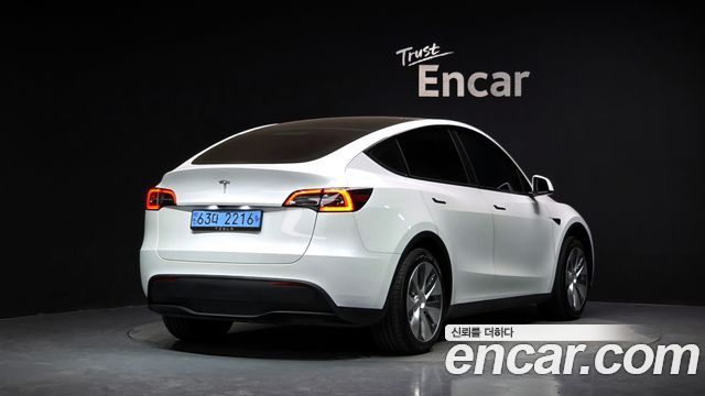 Tesla Model Y RWD - фото 1