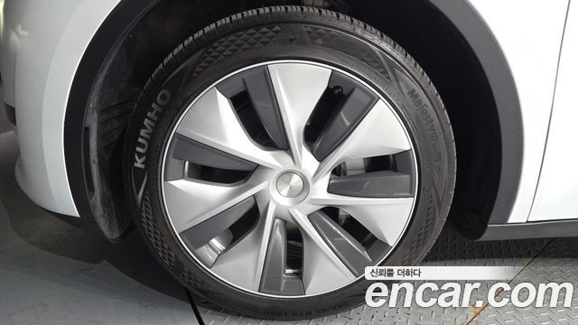 Tesla Model Y RWD - фото 4