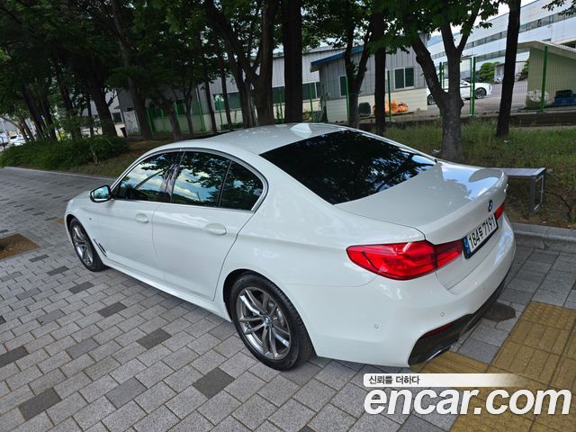 BMW 5-Series G30 520i M Sport - фото 1