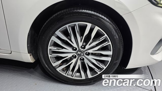 Kia K7 Premier, гибрид Signature - фото 4