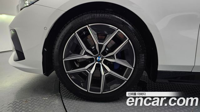 BMW 5-Series G60 520i M Sport - фото 3