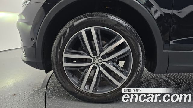 Volkswagen Tiguan 2.0 TDI Prestige - фото 4